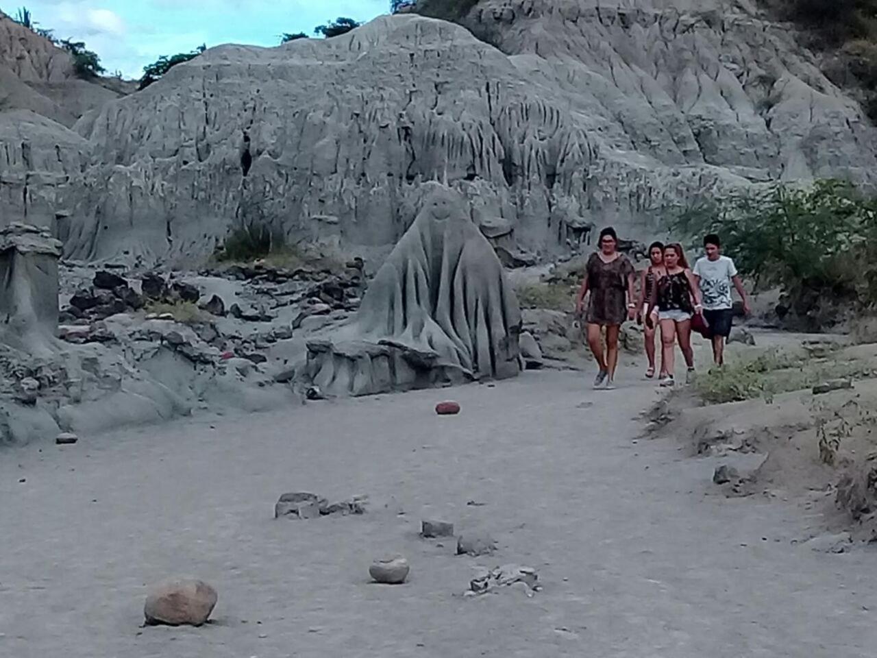 Posada Turistica Noches De Saturno Villavieja Exteriör bild